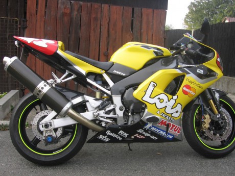 yamaha_r1.jpg